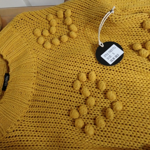 ✨💕HP💕💕 Cute heart pom pom sweater - Picture 4 of 7